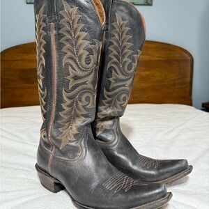 Ariat Dark Gray and Tan Western Boots